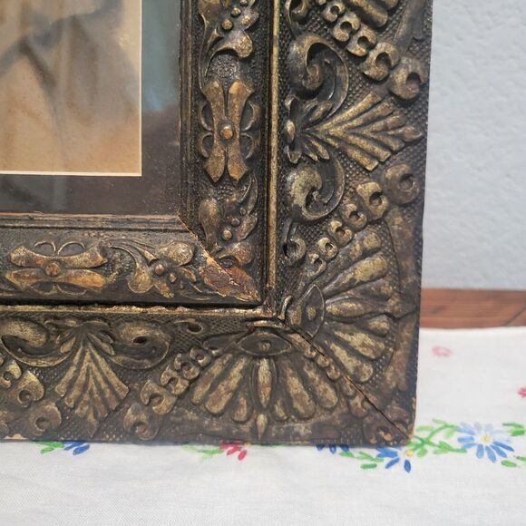 Vintage or Antique Portrait of a women muted pallet in ornate frame & Matted - Picture 5 of 16